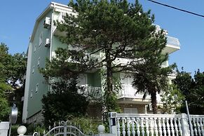 Oli - 20m From the Beach - 5 - R14