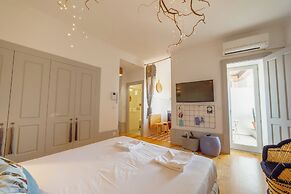 Downtown Modern Studio by Vacationy