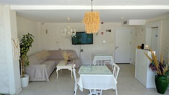 Lavinia Garden Alaçatı