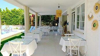 Lavinia Garden Alaçatı