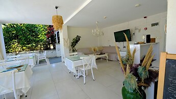 Lavinia Garden Alaçatı