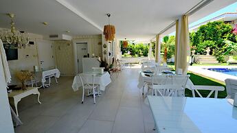 Lavinia Garden Alaçatı