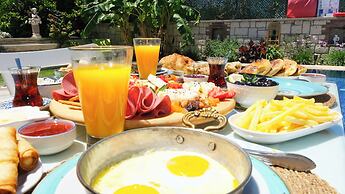 Lavinia Garden Alaçatı