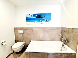 Luxurious 5 bedrooms house