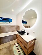 Luxurious 5 bedrooms house