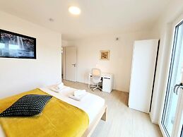 Luxurious 5 bedrooms house