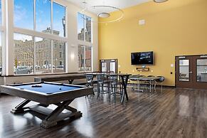 Milwaukee Alluring 1BD 1BA Downtown Apartment