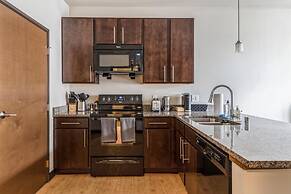 Milwaukee Alluring 1BD 1BA Downtown Apartment