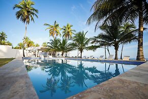 The Palm Bay Club Lodge