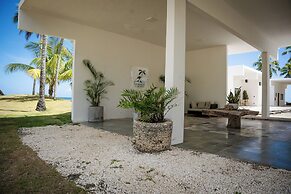 The Palm Bay Club Lodge