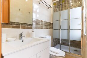 Lisbon Typical by Homing