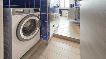 Central Comfort Holiday House