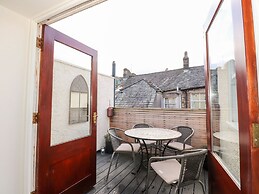 Walla Crag, Royal Oak House