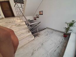 Hotel The Holiday Home