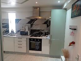 Charming Spacious 1-bed Apartment in Dagenham