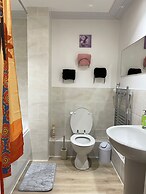 Charming Spacious 1-bed Apartment in Dagenham