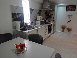 Charming Spacious 1-bed Apartment in Dagenham