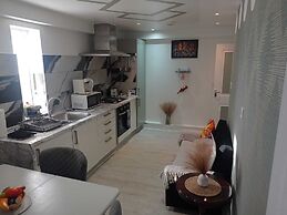 Charming Spacious 1-bed Apartment in Dagenham