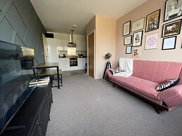 Stylish 1-bed Apartment in Swindon