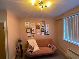 Stylish 1-bed Apartment in Swindon