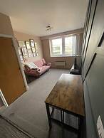 Stylish 1-bed Apartment in Swindon