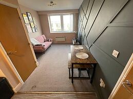 Stylish 1-bed Apartment in Swindon