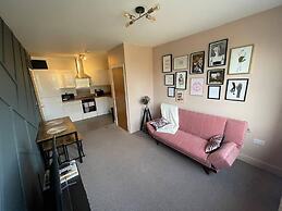 Stylish 1-bed Apartment in Swindon