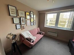 Stylish 1-bed Apartment in Swindon