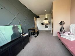 Stylish 1-bed Apartment in Swindon