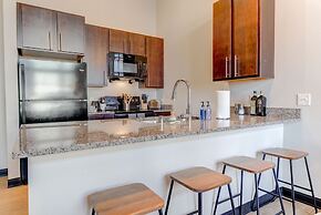 Milwaukee Gorgeous 1BD 1BA Downtown Apartment