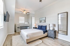 Galveston Home w/ Decks + Views, Walk to Beaches!