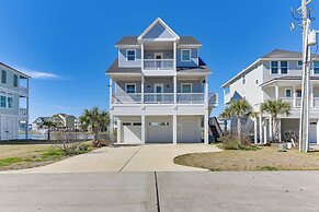 Galveston Home w/ Decks + Views, Walk to Beaches!