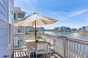 Galveston Home w/ Decks + Views, Walk to Beaches!
