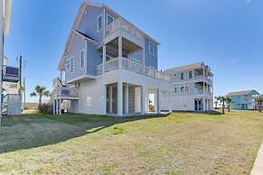 Galveston Home w/ Decks + Views, Walk to Beaches!