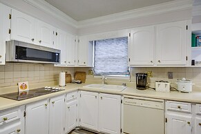 Spacious Augusta Home Near Golf, Shopping & More!