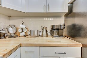 East Stroudsburg Townhouse < 1 Mi to Ski Area!