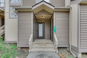 East Stroudsburg Townhouse < 1 Mi to Ski Area!
