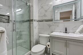 East Stroudsburg Townhouse < 1 Mi to Ski Area!