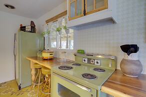 6 Mi to Lake Michigan: Coloma Farmhouse