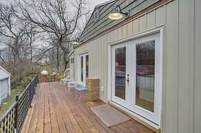 6 Mi to Lake Michigan: Coloma Farmhouse