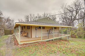 6 Mi to Lake Michigan: Coloma Farmhouse