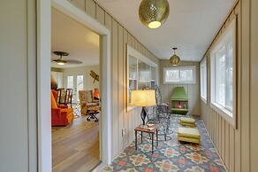 6 Mi to Lake Michigan: Coloma Farmhouse