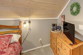 Cozy Holland Studio w/ Deck Near Lake Michigan!