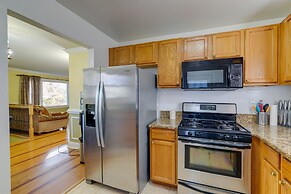 Backyard + Deck: Family-friendly Lorton Home!