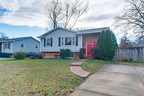 Backyard + Deck: Family-friendly Lorton Home!