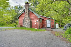 7 Mi to Jack Frost Ski Area: Cozy Blakeslee Cabin!