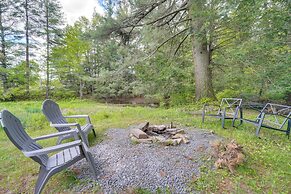 7 Mi to Jack Frost Ski Area: Cozy Blakeslee Cabin!