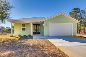 Modern Gulf Breeze Home w/ Patio: 13 Mi to Beach!