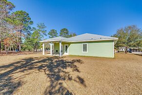 Modern Gulf Breeze Home w/ Patio: 13 Mi to Beach!