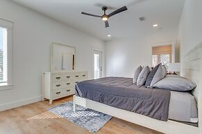 Modern Gulf Breeze Home w/ Patio: 13 Mi to Beach!
